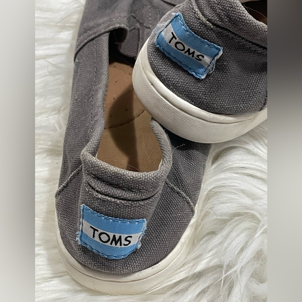 Toms, woman’s, flats, gray, SZ 4.5 - Picture 4 of 5